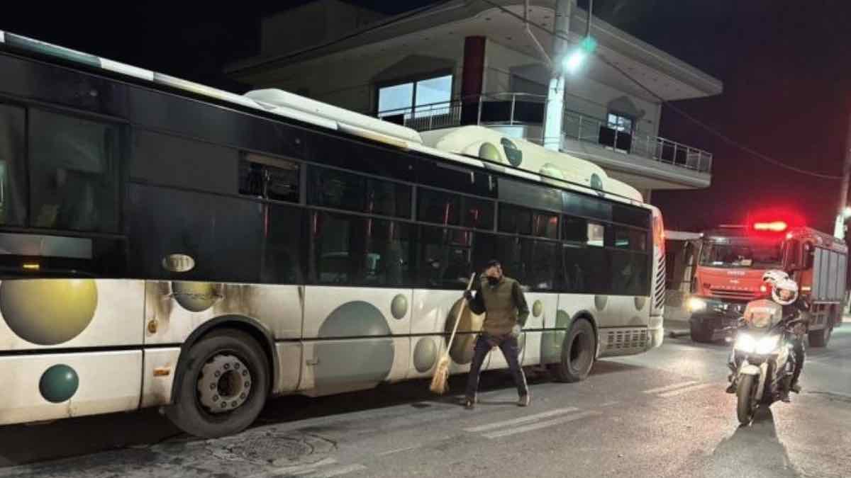Ρομά έριξαν μολότοφ σε διερχόμενο λεωφορείο στα Ανω Λιόσια