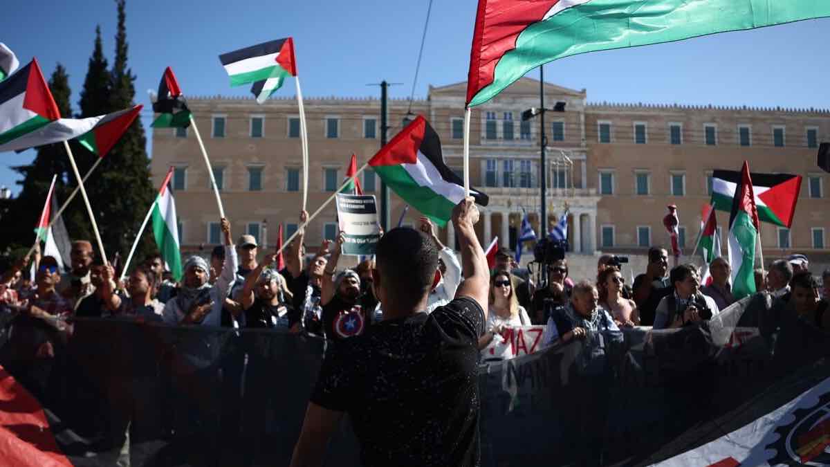 Συλλαλητήριο του ΠΑΜΕ στο Σύνταγμα και πορεία στην πρεσβεία του Ισραήλ