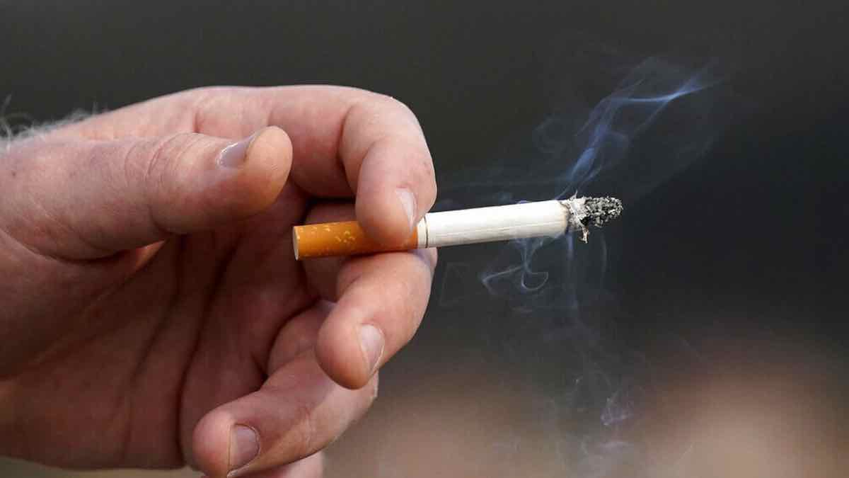 Ακριβότερο το κάπνισμα στη Γαλλία - 12 ευρώ θα κοστίζει το πακέτο