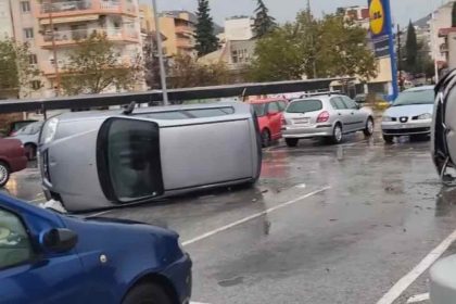 Απίστευτες εικόνες: Αναποδογύρισαν αυτοκίνητα από τους θυελλώδεις ανέμους στην Ξάνθη