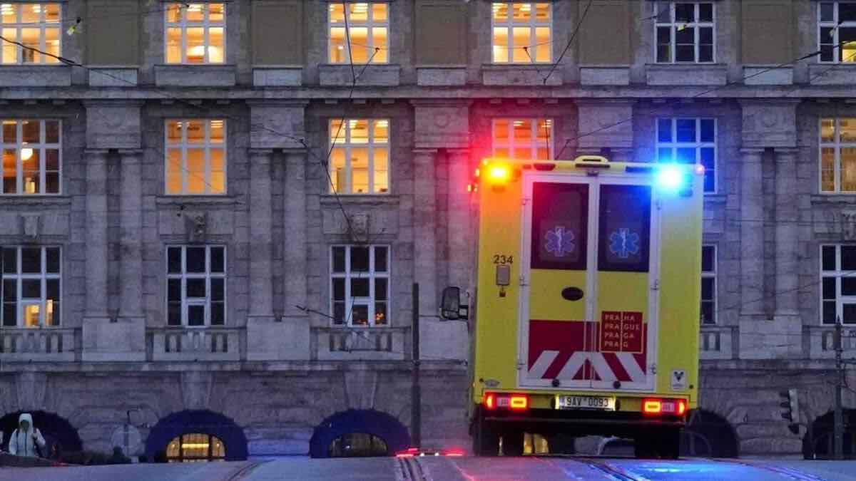 Τρόμος από πυροβολισμούς στην Πράγα - Νεκροί και αρκετοί τραυματίες