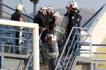 Πέθανε ο αστυνομικός που είχε τραυματιστεί από ναυτική φωτοβολίδα στα επεισόδια στου Ρέντη