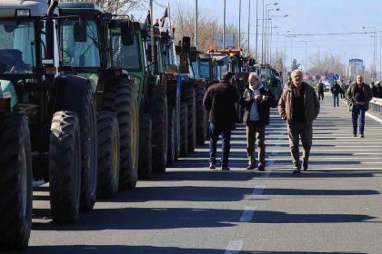 Μπλόκα αγροτών: Εκλεισε η Αθηνών Λαμίας στην Αταλάντη [BINTEO]