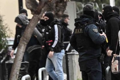 Προφυλακίστηκε 44χρονος αλβανικής καταγωγής για συμμετοχή στις δολοφονίες σε Βάρη και Κέρκυρα