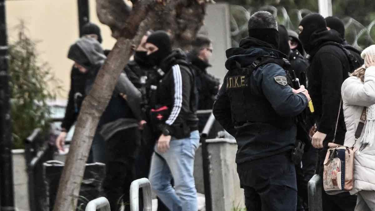 Προφυλακίστηκε 44χρονος αλβανικής καταγωγής για συμμετοχή στις δολοφονίες σε Βάρη και Κέρκυρα