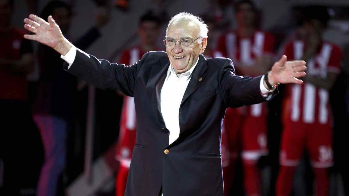 Πέθανε ο Γιώργος Δαρίβας - Πένθος στον Ολυμπιακό και το ελληνικό ποδόσφαιρο