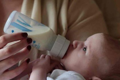 Μέτρα για μείωση της τιμής στο βρεφικό γάλα προανήγγειλε ο Κώστας Σκρέκας