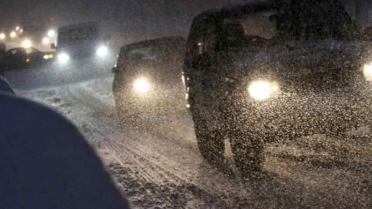 Έκλεισε η λεωφόρος Πάρνηθας από το ύψος του τελεφερίκ λόγω χιονόπτωσης - Συνεχίζονται τα φαινόμενα
