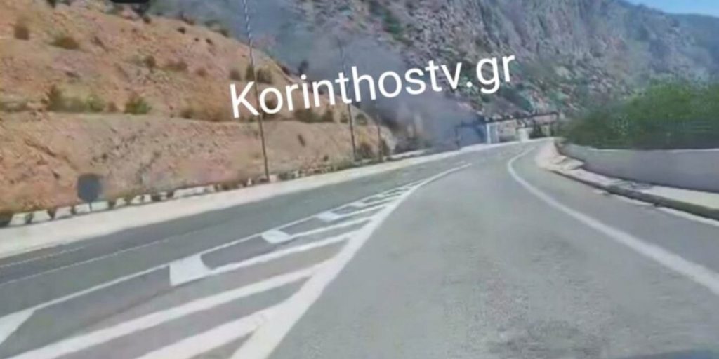Όχημα έπιασε φωτιά εν κινήσει στην Αθηνών-Κορίνθου, στο ύψος της Κακιάς Σκάλας