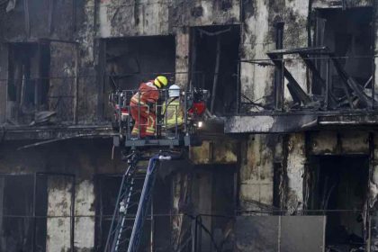 Φονική πυρκαγιά στην Ισπανία: Θυρωρός έσωσε δεκάδες από την φωτιά σε 14ώροφη πολυκατοικία