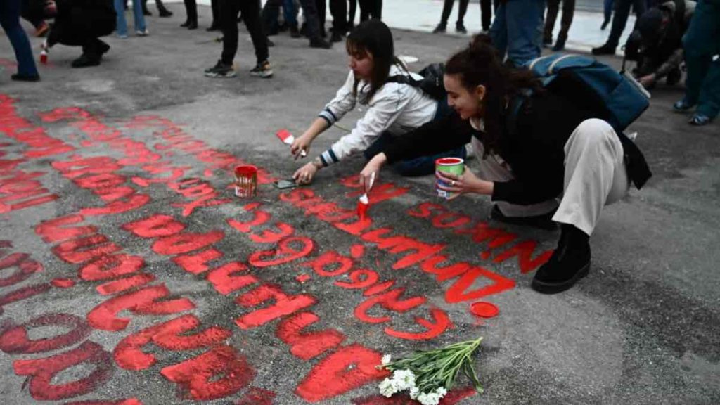 «Σύγκρουση πορισμάτων» ένα χρόνο μετά την τραγωδία στα Τέμπη