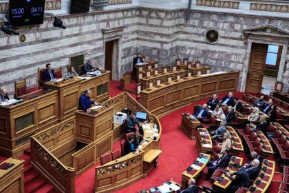 Μάχη στη Βουλή για τα μη κρατικά ΑΕΙ: Ανταλλαγή «πυρών» μεταξύ Μητσοτάκη - πολιτικών αρχηγών