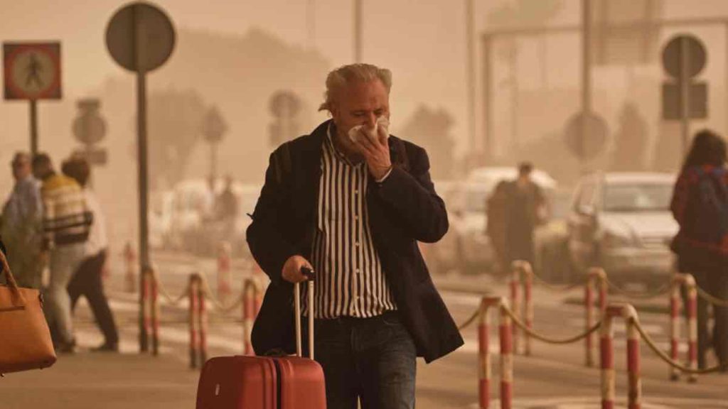 Νέο κύμα σκόνης από τη Σαχάρα - Απαραίτητα τα μέτρα: «Ρύποι φτάνουν στις κυψέλες των πνευμόνων»