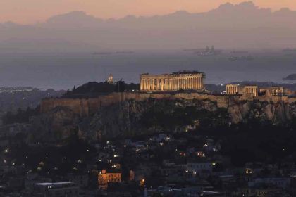 Διθύραμβος Reuters για την Ελλάδα: «Το 2024 η οικονομία θα εκτοξευτεί»