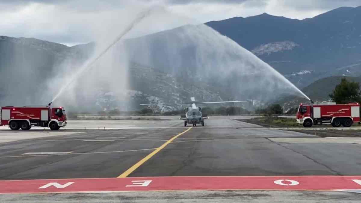 Παραδόθηκαν στο Π.Ν. τα τρία νέα ελικόπτερα Romeo MH-60R Seahawk παρουσία Μητσοτάκη