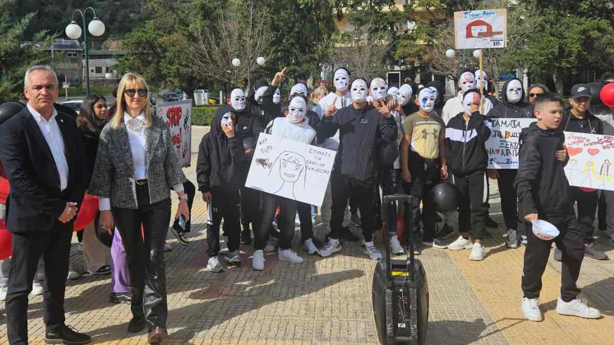 Δήμος Φυλής: Μαθητές φόρεσαν τις μάσκες... του σχολικού εκφοβισμού για καλό σκοπό!