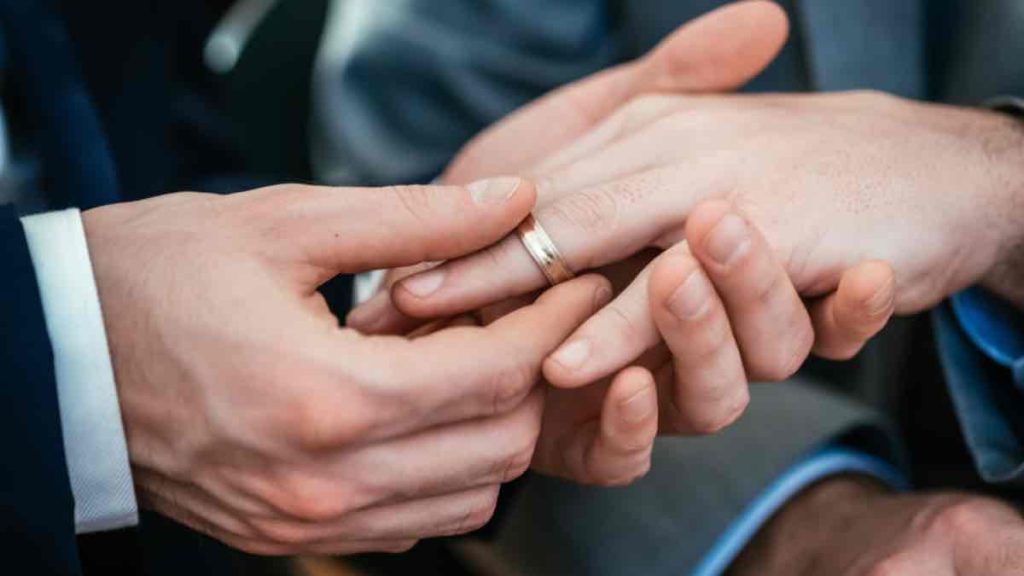 Γεγονός η πρώτη προσφυγή στο Συμβούλιο της Επικράτειας για τον γάμο των ομόφυλων και τη τεκνοθεσία