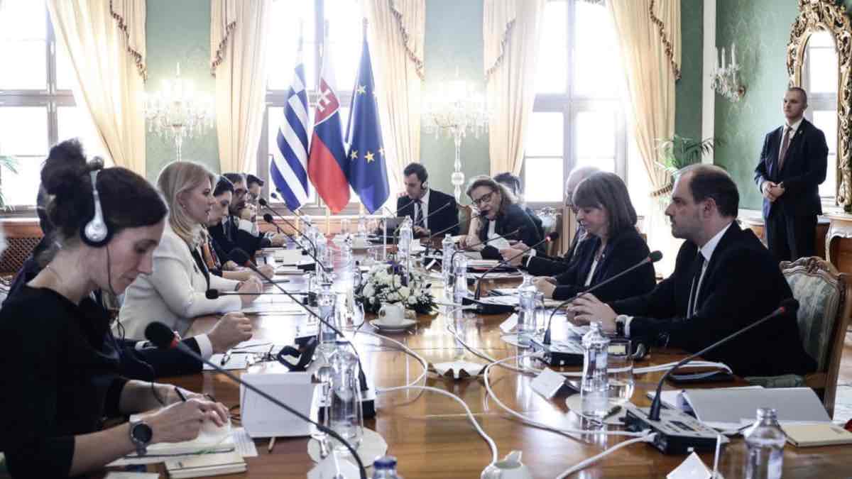 Την Πρόεδρο της Δημοκρατίας συνόδεψε στη Σλοβακία ο Υφυπουργός Εξωτερικών Γιώργος Κώτσηρας