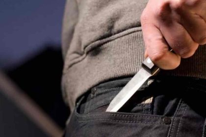 Τρεις κουκουλοφόροι με την απειλή μαχαιριού λήστεψαν 85χρονη