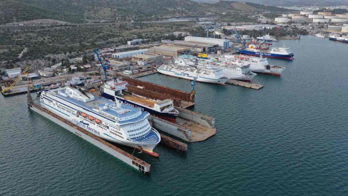 Η μεγαλύτερη πλωτή δεξαμενή της χώρας στα Ναυπηγεία Ελευσίνας - Σε λειτουργία μετά από 13 χρόνια!