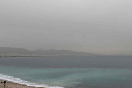 Η αφρικανική σκόνη κάλυψε τα πάντα στον Πειραιά - Πότε υποχωρεί το φαινόμενο