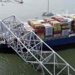 764 τόνους τοξικών υλικών μετέφερε το φορτηγό πλοίο που γκρέμισε τη γέφυρα στη Βαλτιμόρη