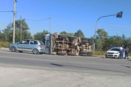 Ασπρόπυργος: Ντελαπάρισε φορτηγό στη Λεωφόρο ΝΑΤΟ - Έκλεισε μια λωρίδα [ΦΩΤΟ]
