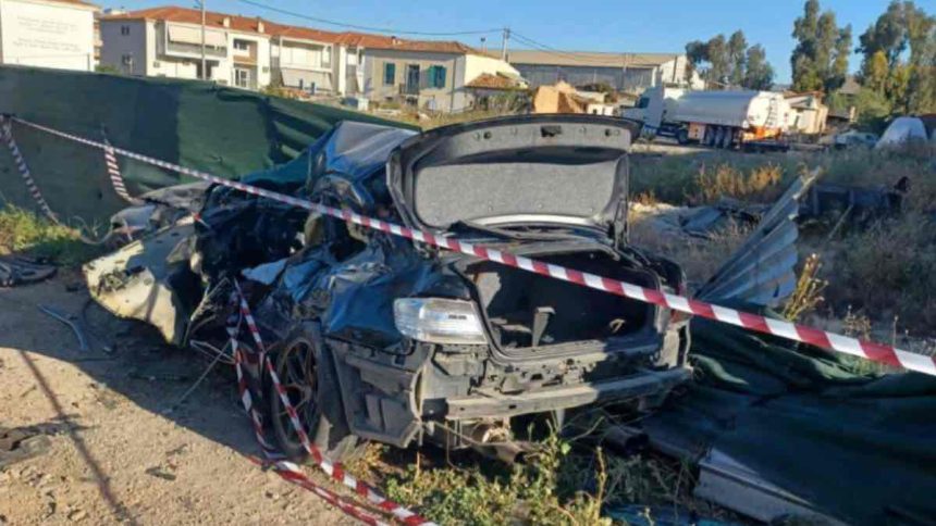 Τροχαίο με νεκρό στην Ελευσίνα: Άμορφη μάζα σιδερικών το αυτοκίνητο του 31χρονου [ΦΩΤΟ]