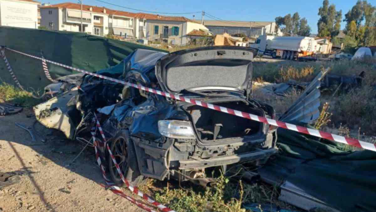 Τροχαίο με νεκρό στην Ελευσίνα: Άμορφη μάζα σιδερικών το αυτοκίνητο του 31χρονου [ΦΩΤΟ]
