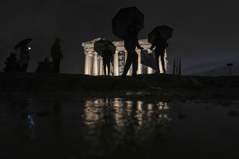 Στην Ακρόπολη η Ολυμπιακή Φλόγα - Εντυπωσιακές φωτογραφίες