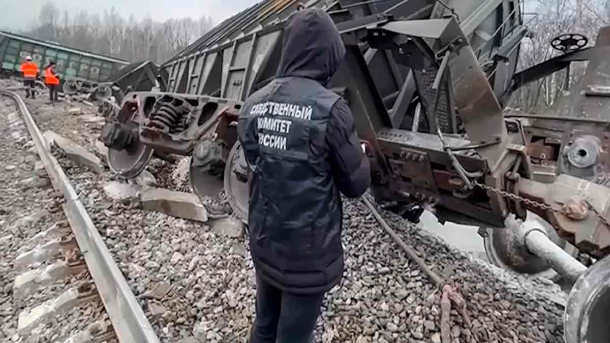 Τραγωδία με τουλάχιστον 8 νεκρούς στη Ρωσία: Επιβατική αμαξοστοιχία παρέσυρε λεωφορείο