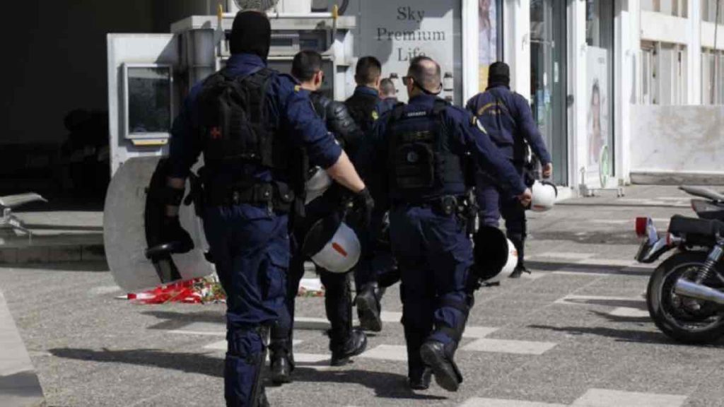 Απομακρύνθηκαν άλλοι 4 αστυνομικοί από το τμήμα Αγ. Αναργύρων – Στο φως η κατάθεση του φρουρού