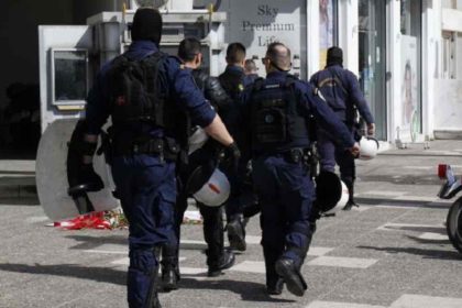 Άγιοι Ανάργυροι: «Το περιπολικό δεν είναι ταξί» είπε ο αστυνομικός στην 28χρονη λίγες στιγμές πριν δολοφονηθεί