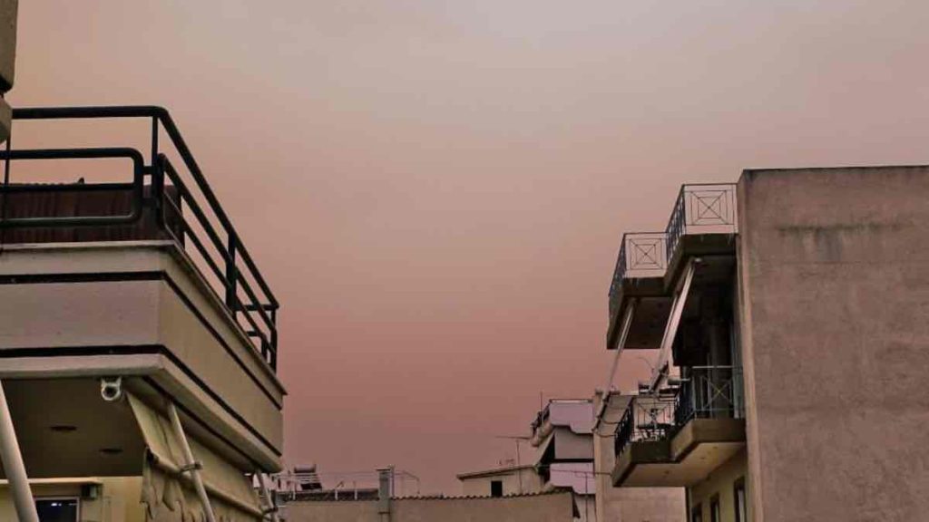 «Αποικία στον Άρη» η Αττική από την αφρικανική σκόνη - Δείτε φωτό από Ελευσίνα και Ασπρόπυργο