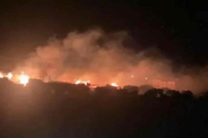 Ασπρόπυργος: Ξέσπασαν πολλαπλές εστίες φωτιάς – Καίνε κοντά σε καταυλισμό Ρομά