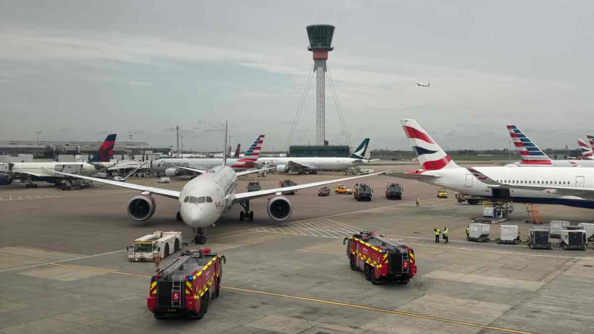Αεροπλάνα συγκρούστηκαν σε διάδρομο του αεροδρομίου Χίθροου στο Λονδίνο