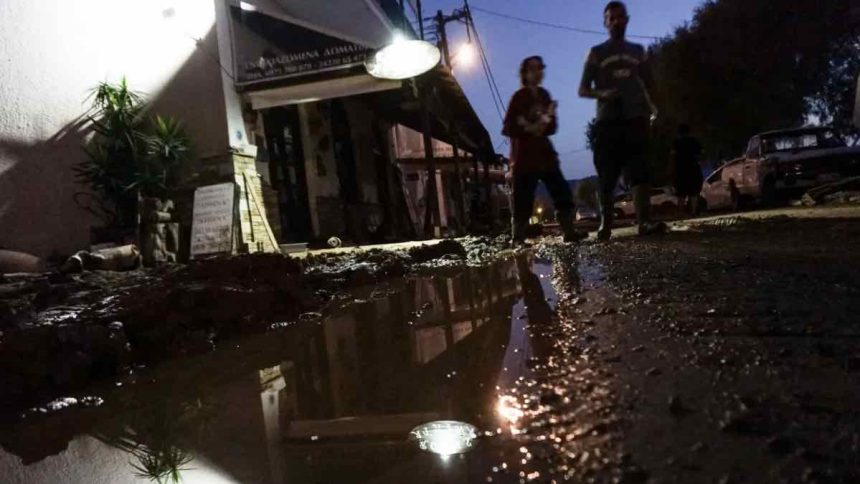 Κακοκαιρία: Πλημμυρισμένοι δρόμοι στο Πήλιο, ποιες περιοχές κινδυνεύουν – Live η πορεία των φαινομένων