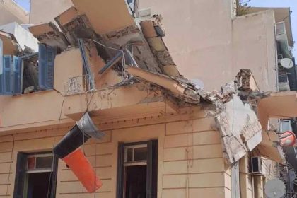 Θλίψη στην κηδεία του αστυνομικού που σκοτώθηκε από πτώση κτηρίου στον Πειραιά - Προφυλακίστηκε ο εργολάβος
