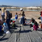80 μαθητές των νηπιαγωγείων της Ελευσίνας καθάρισαν την ακτή στον όρμο της Βλύχας