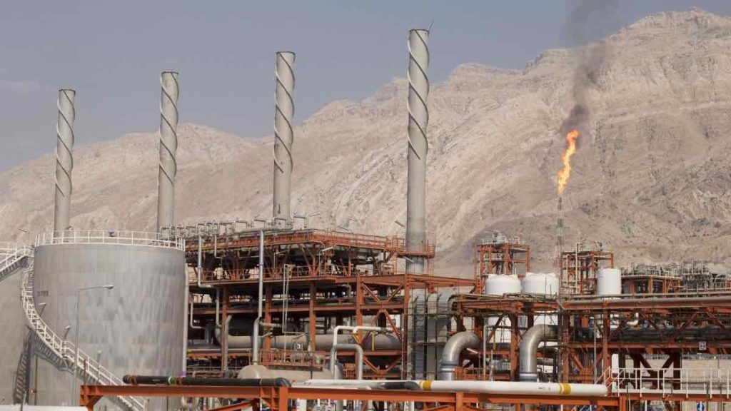 Που μπορεί να φτάσει το πετρέλαιο μετά τις εξελίξεις στη Μέση Ανατολή