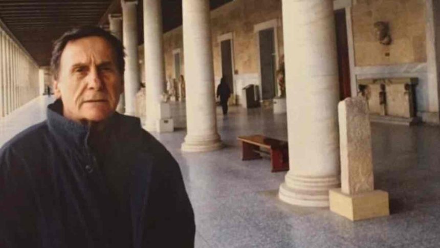 Πέθανε ο σκηνοθέτης της εμβληματικής εκπομπής «Παρασκήνιο» Τάκης Χατζόπουλος