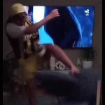 Οπαδός της Φενέρ κάνει λίμπα το σαλόνι του μετά την τρίτη απόκρουση του Τζολάκη - Δείτε βίντεο